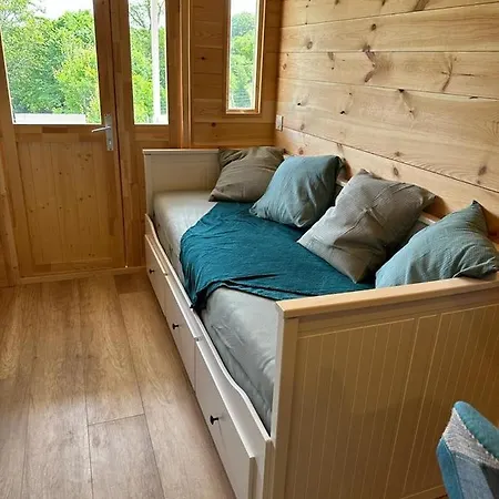 Luxury tent La Roulotte De Lois & Clara *